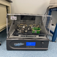 New Brunswick Innova 40 Incubator Shaker image 0